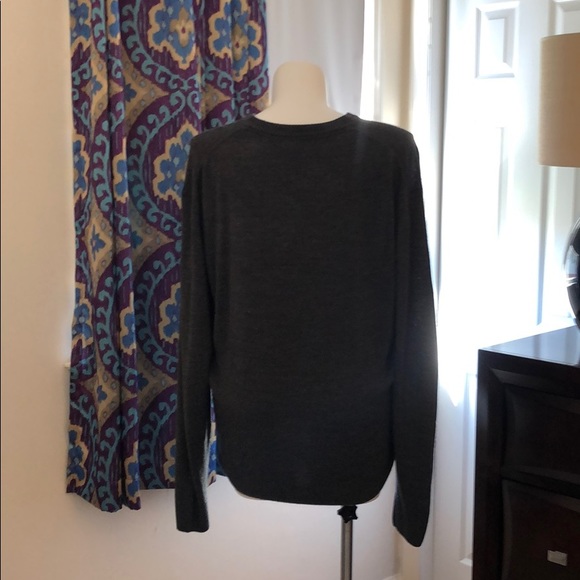 NWT Men’s Grey V-neck Sweater - Picture 4 of 5